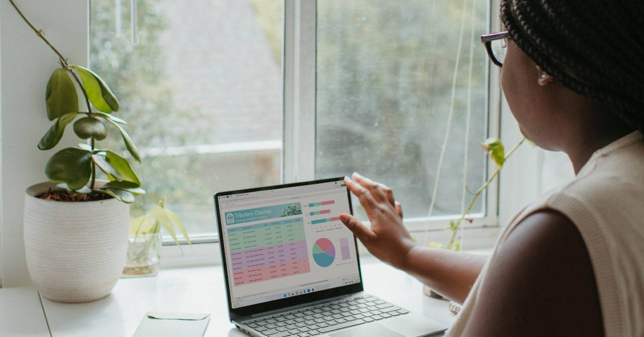 Blog: Why innovative FinServ businesses should embrace hybrid working on their digital transformation journeys